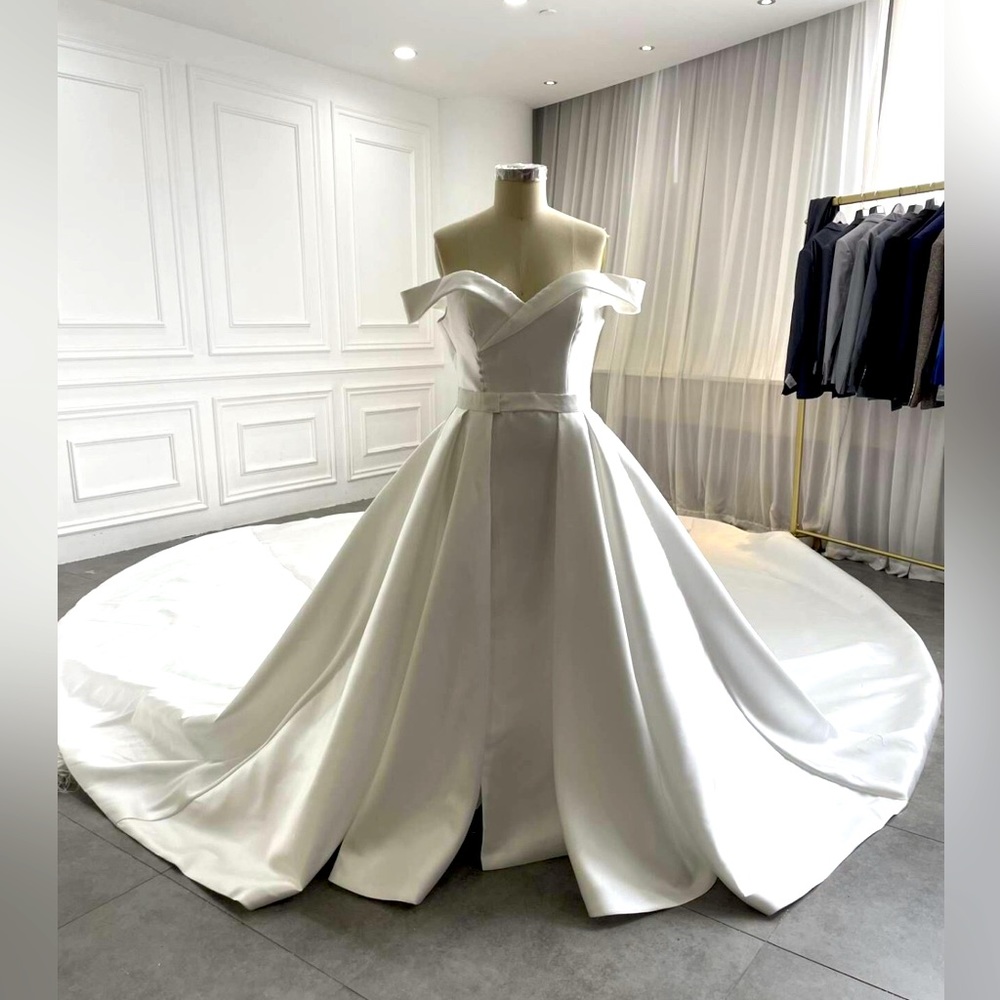 BRAND NEW CUSTOM MADE WEDDING DRESS!